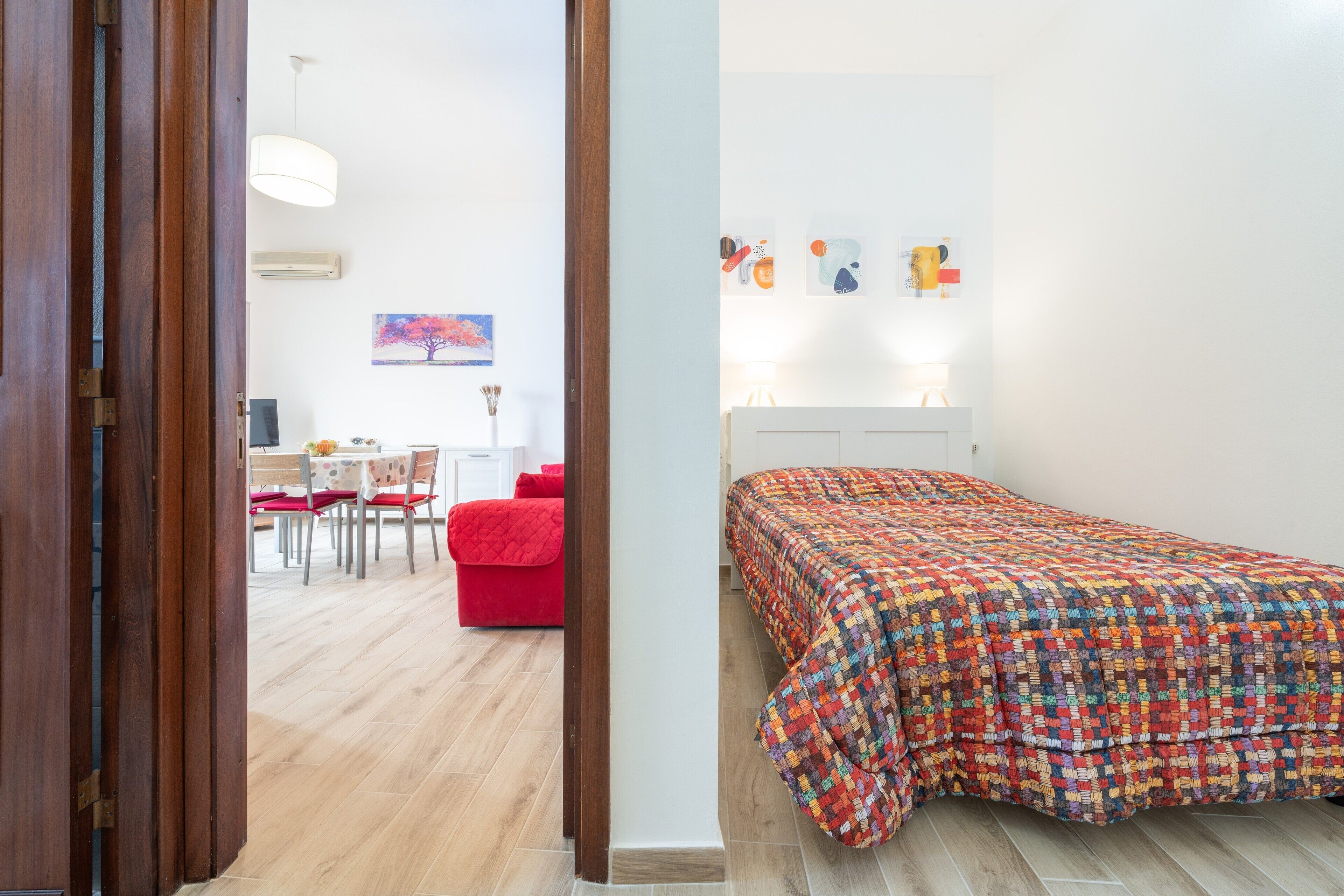 Iron/ironing board, bed sheets