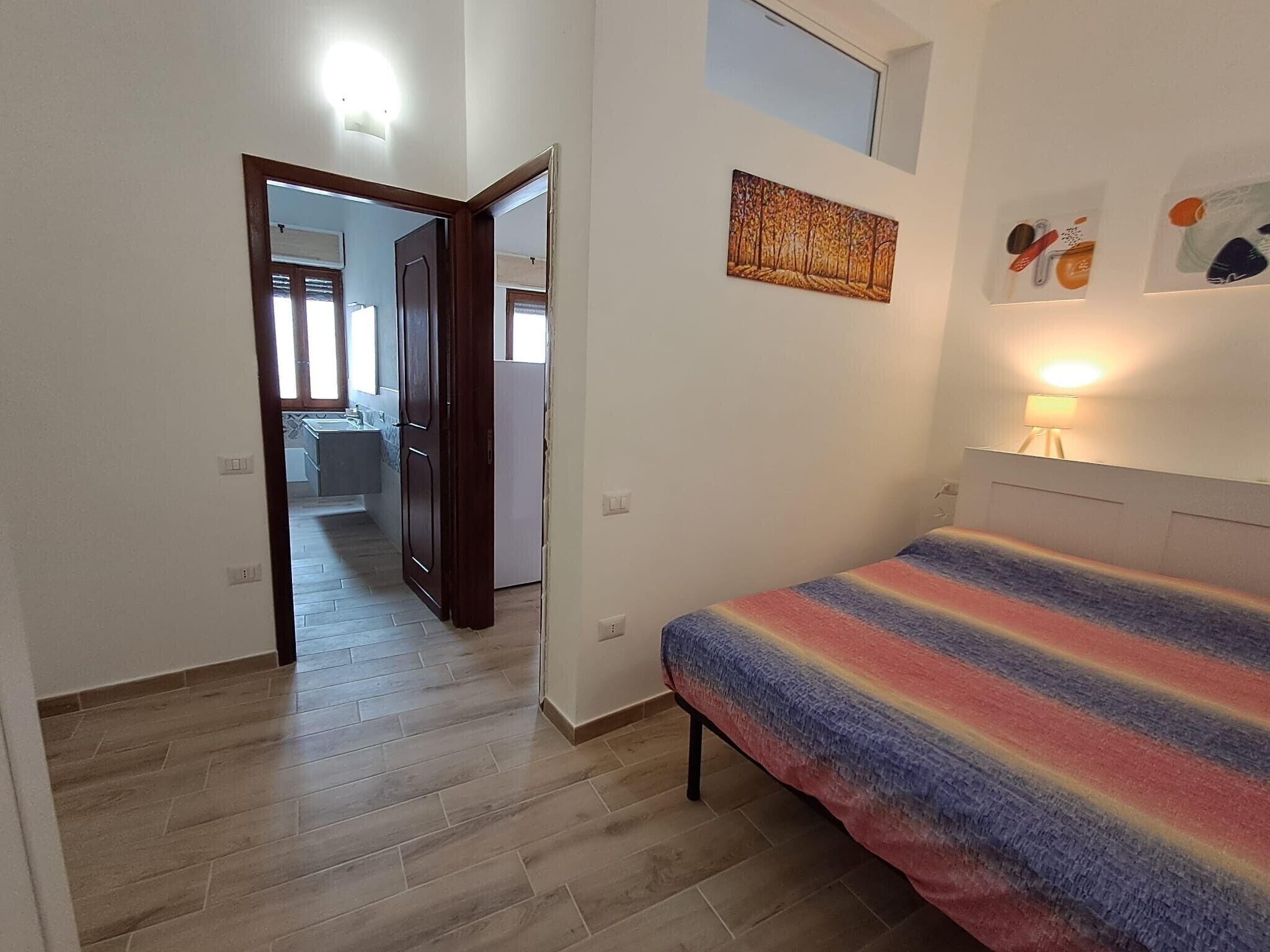 Iron/ironing board, bed sheets