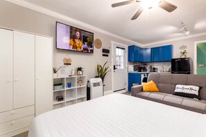 WiFi, bed sheets - Dallas Studio - Farmers Branch (Farmers Branch)