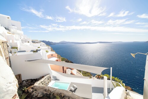 Santo Blue Horizon - The Blue Domes View