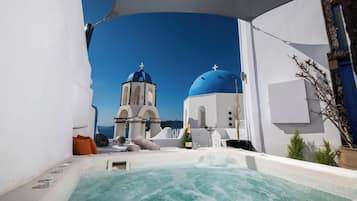 Traditional Villa, 3 Bedrooms, Hot Tub, Sea View | Jetted bathtub