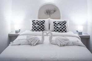 Traditionele villa, 3 slaapkamers, bubbelbad, uitzicht op zee | Lakens van Egyptisch katoen, luxe beddengoed, verduisterende gordijnen