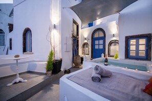 Traditionele villa, 3 slaapkamers, bubbelbad, uitzicht op zee | Terras