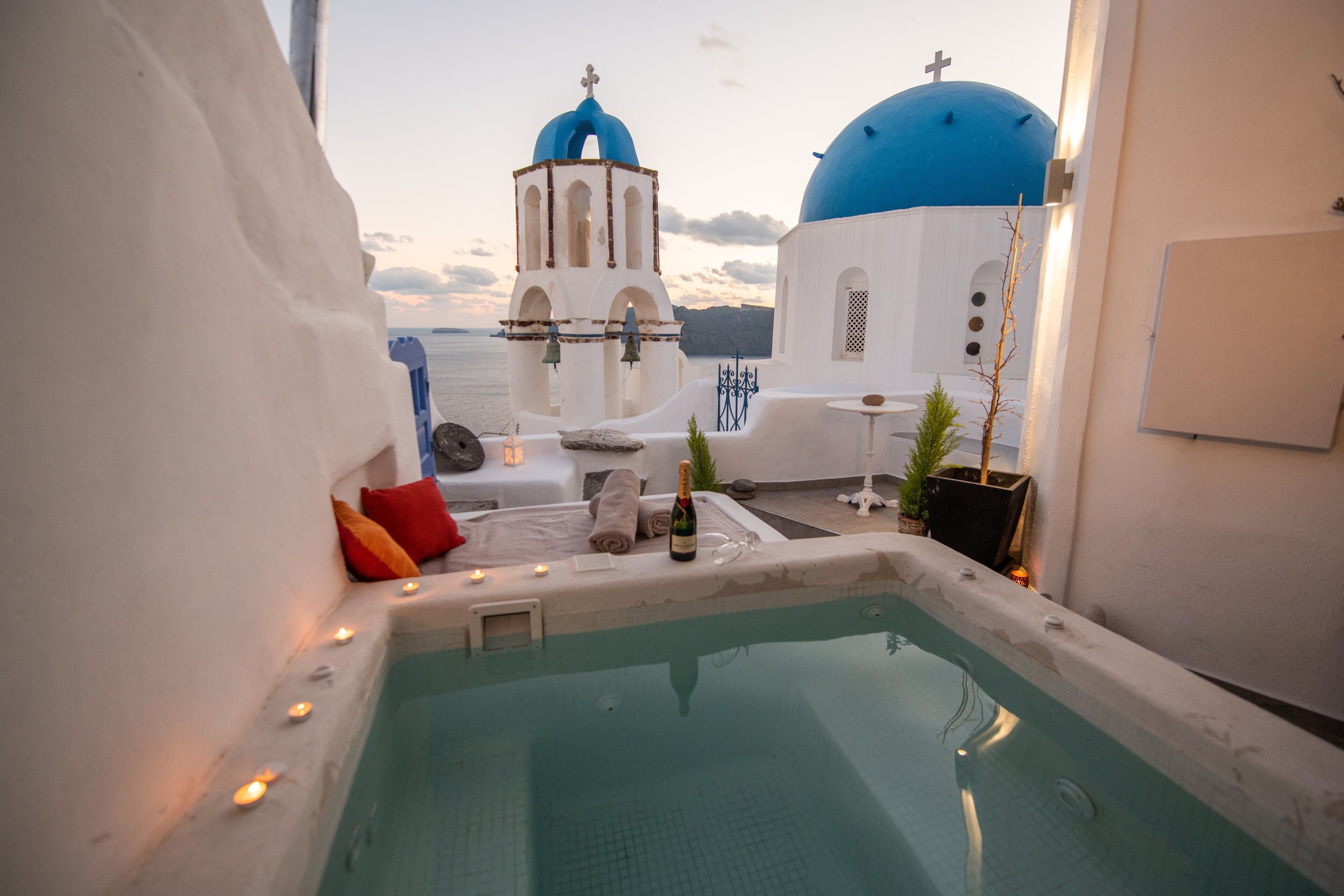 Jetted bathtub