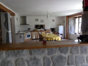 Fridge, microwave, oven, stovetop - Grande Maison De Campagne Holiday Home in Saint-Christophe d'Allier (Saint-Christophe d'Allier)