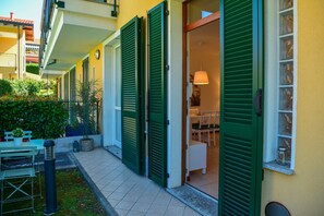 Outdoor dining - Bellagio Infinity Apartment (Bellagio)