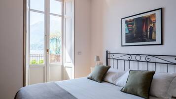 3 bedrooms, iron/ironing board, WiFi (free), bed sheets