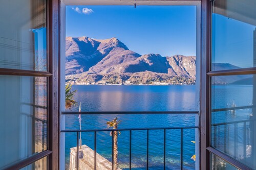 Domus Elena Lakeview