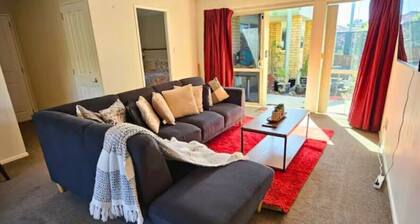Little Gem Papamoa – Cozy Coastal Stay Steps from the Beach