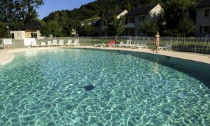 Pool - Apartment in Saint-geniez by Lot River (Saint-Geniez-d'Olt-et-d'Aubrac)