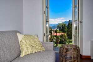 Smart TV - Glowy Bellagio - One Bedroom Apartment, Sleeps 2 (Bellagio)