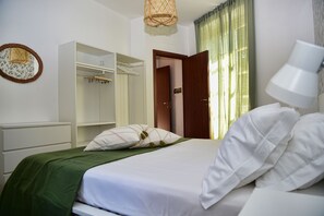 2 bedrooms, iron/ironing board, free WiFi, bed sheets - Glowy Bellagio - One Bedroom Apartment, Sleeps 2 (Bellagio)