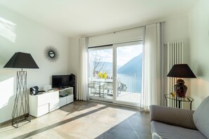 Smart TV - Ritzy Ka'Doro Lakeview (Nesso)