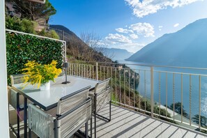 Luokittelematon kuva, 2 kautta 42, painike