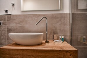 Bathroom - Ritzy Ka'Doro Lakeview and Garden (Nesso)