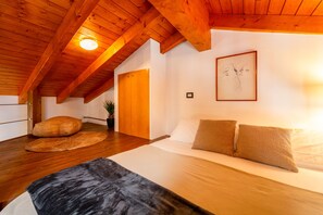 2 bedrooms, iron/ironing board, free WiFi, bed sheets - Roncati Loft Apartment (Bellagio)