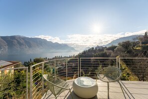 Terrace/patio - Zinnia Lakeview Apartment (Bellagio)