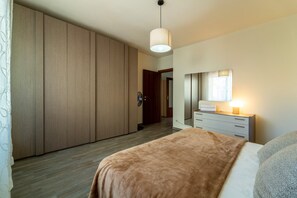 Unclassified image, 4 of 51, button