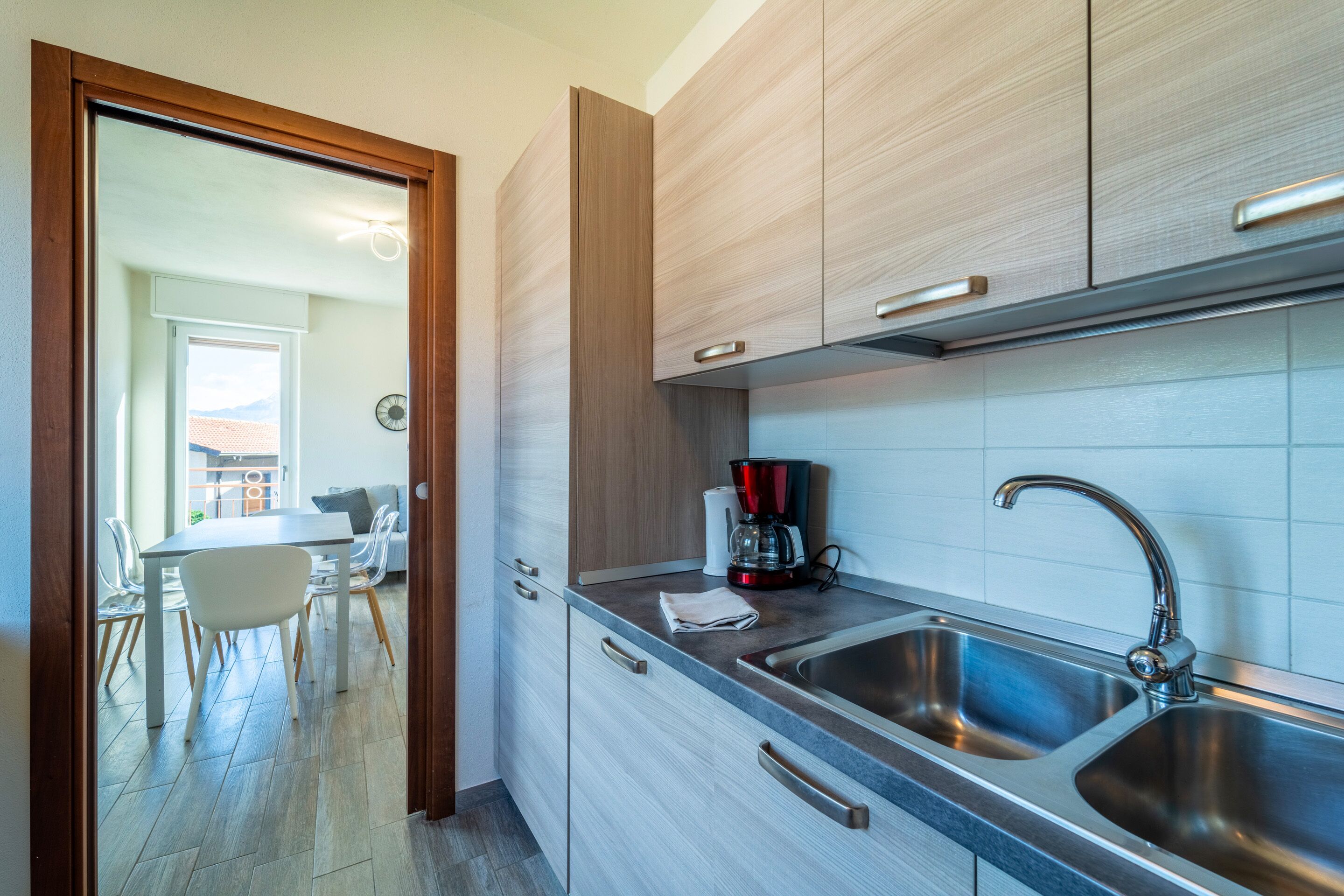Frigorifero, microonde, forno, piano cottura