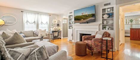 House, Multiple Beds, Patio, Garden View (Coastal Cape Neddick) | Living area