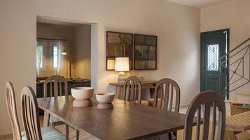 Family Villa, 4 Bedrooms, Private Pool | Dining room