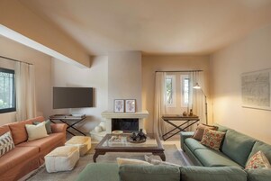 Family Villa, 4 Bedrooms, Private Pool | Living area