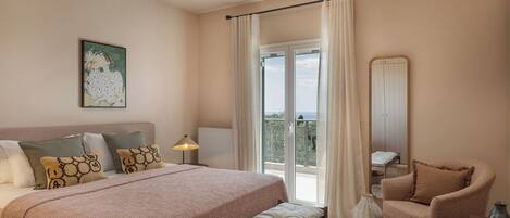 Stórt einbýlishús fyrir fjölskyldur - 4 svefnherbergi - einkasundlaug