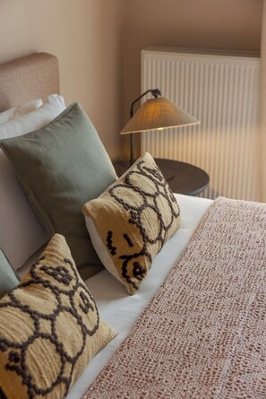 Family Villa, 4 Bedrooms, Private Pool | Egyptian cotton sheets, premium bedding, in-room safe - Casa Mila (Kefalonia)