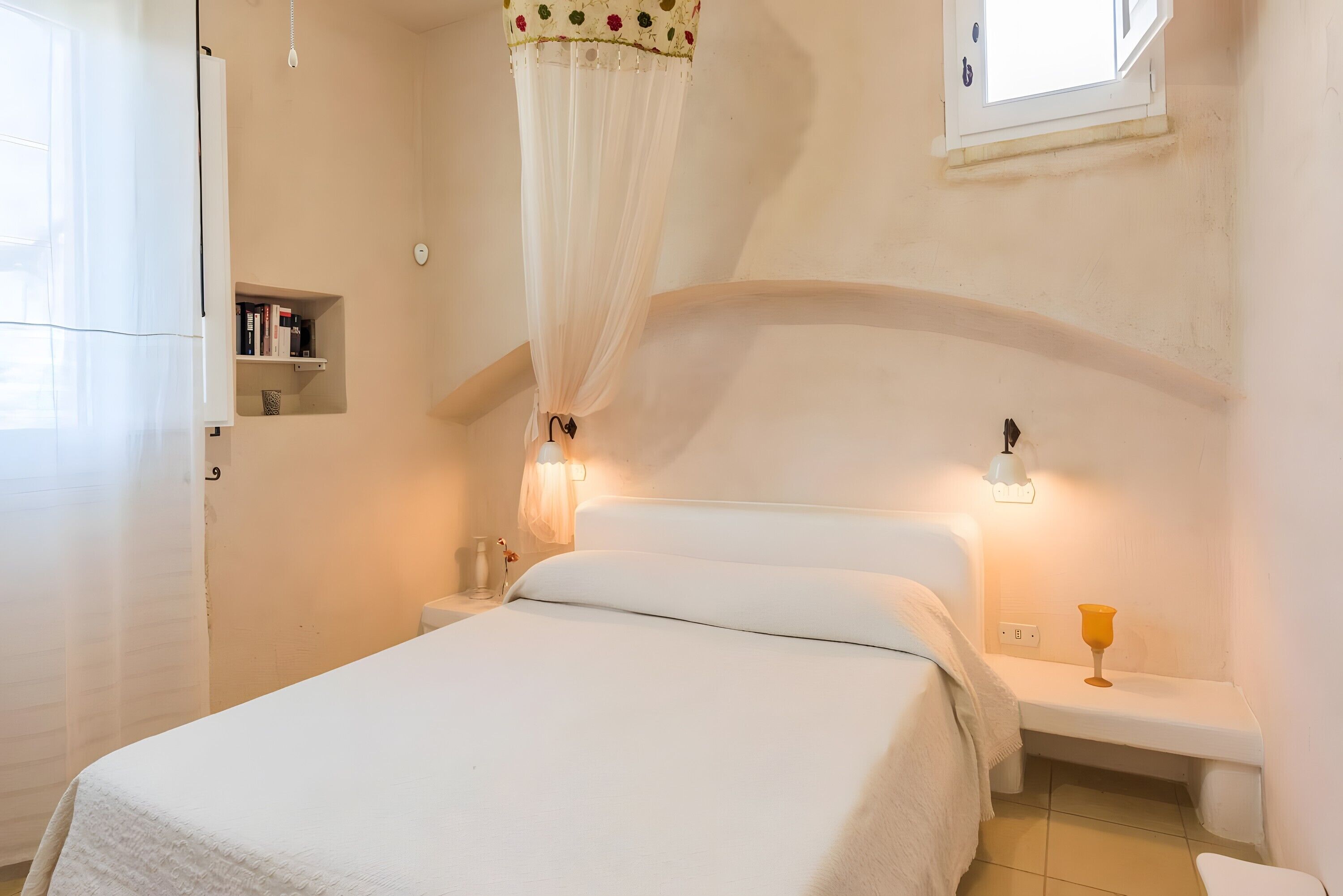 Tabla de planchar con plancha, wifi y ropa de cama 