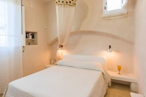 Tabla de planchar con plancha, wifi y ropa de cama 