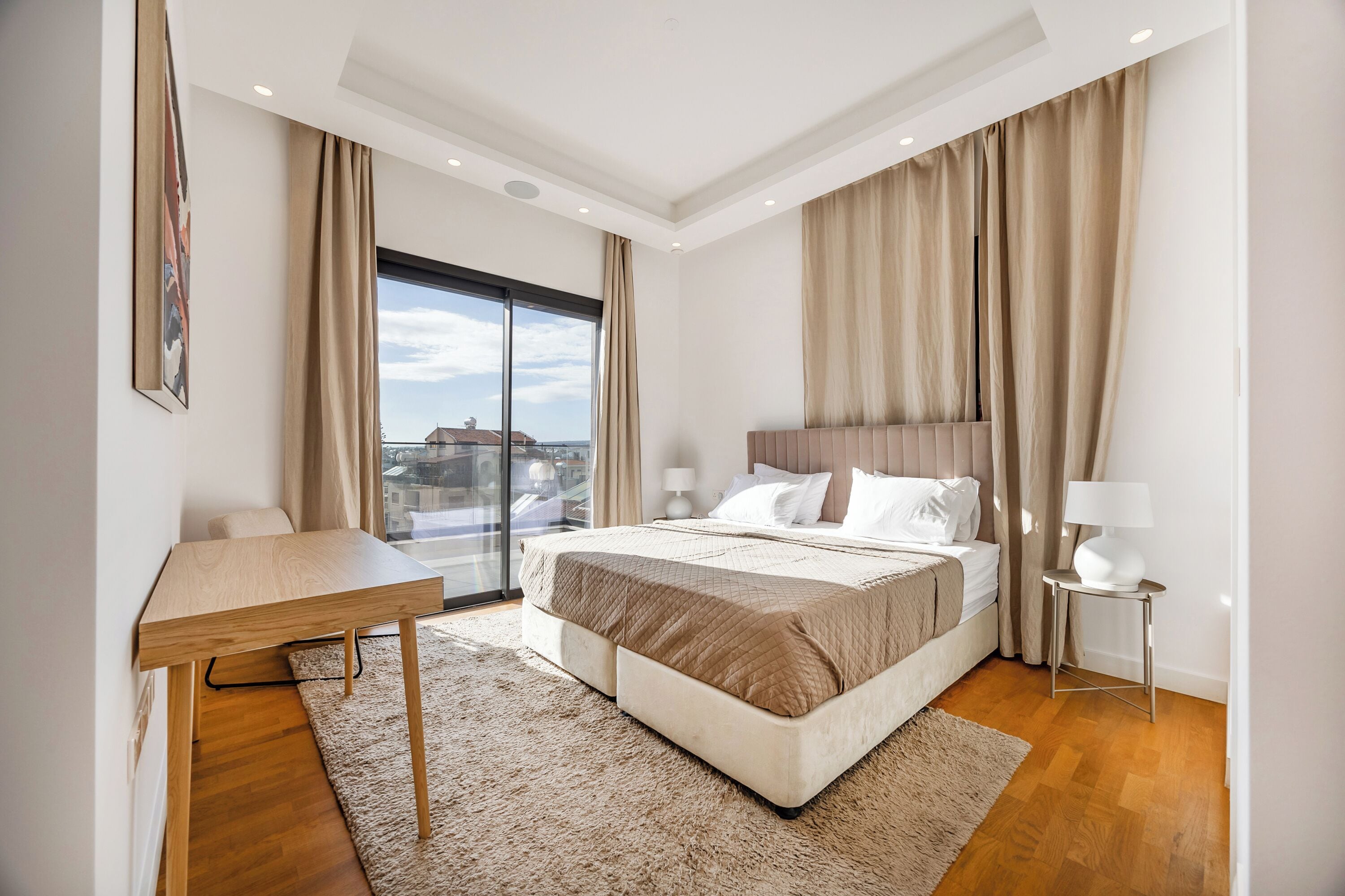 Lejlighed - 4 soveværelser - balkon - byudsigt