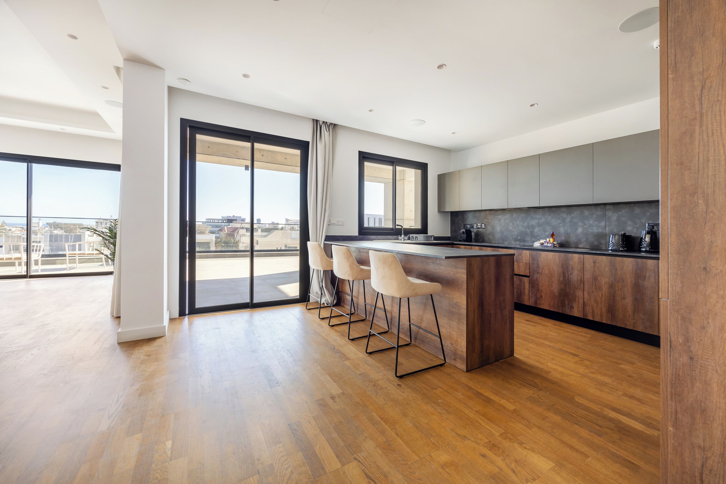Apartment, 4 Bedrooms, Balcony, City View | Interior
