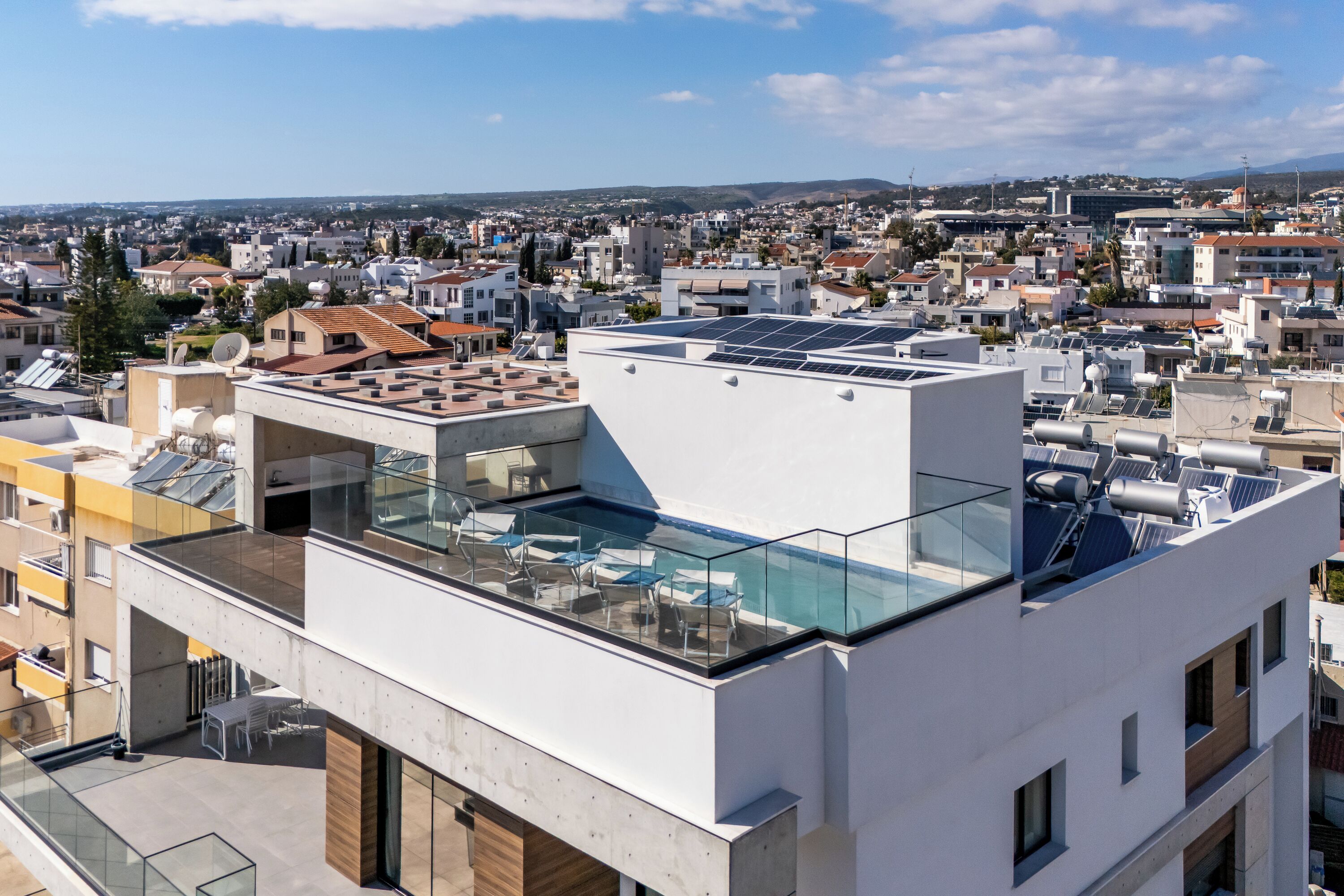 Lejlighed - 4 soveværelser - balkon - byudsigt | Udendørsområde