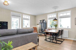 Living room - Nice two Bedroom, Downtown Apartment With Balcony (Akureyri)