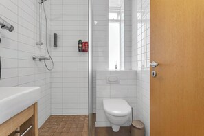 Apartamento, 2 quartos, sacada | Banheiro