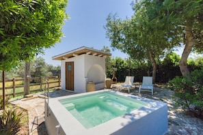 Terrace/patio - 'Il Trullo - Tia Maria Country Inn' with Hot Tub (Racale)