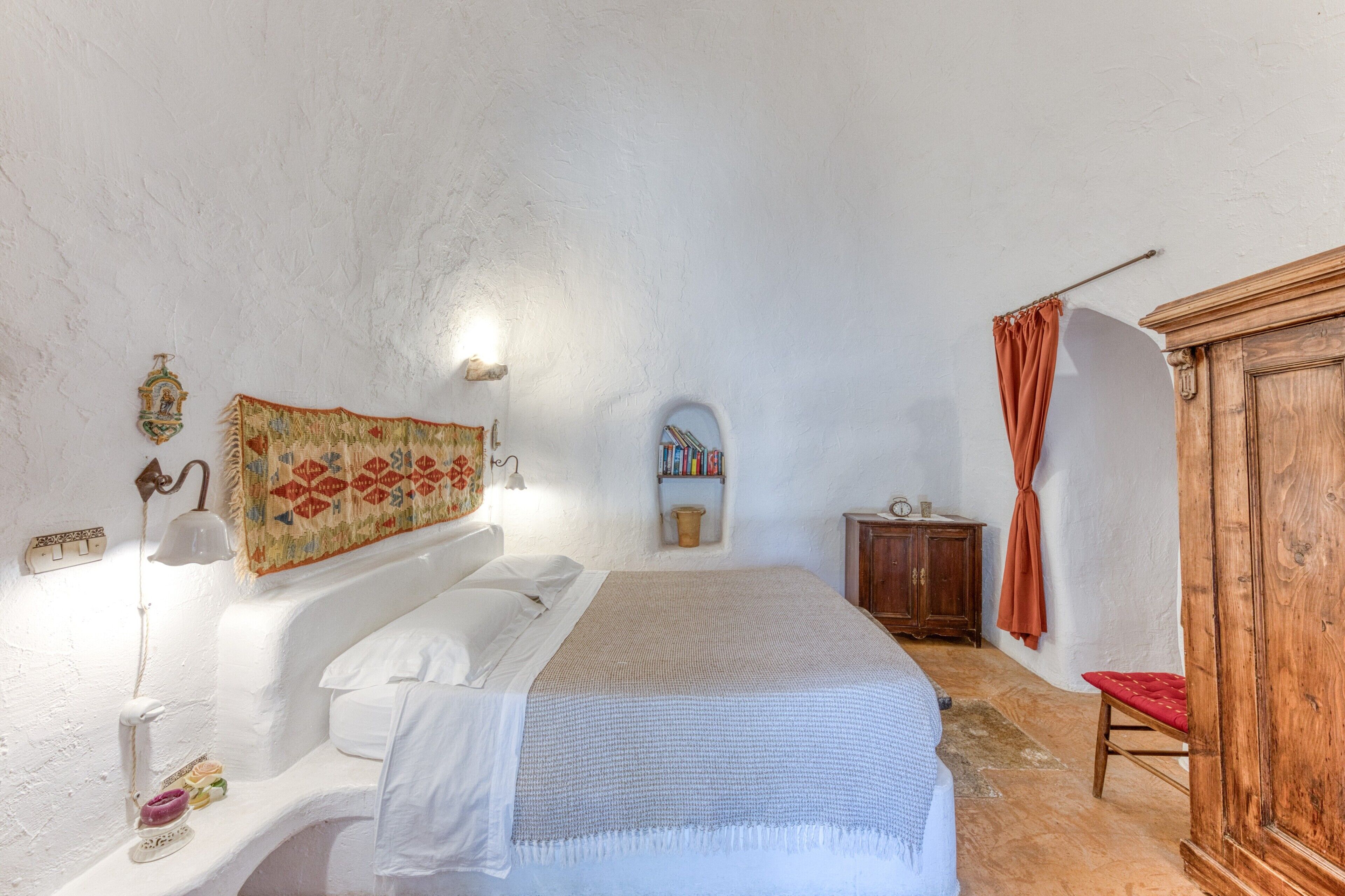 3 habitaciones, tabla de planchar con plancha, wifi y ropa de cama 