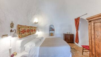 3 habitaciones, tabla de planchar con plancha, wifi y ropa de cama