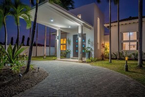 Exterior - Ultra-luxury beachfront villa 7BD + 8.5BA 🌊 | Sleeps 14 in Vista Mar. Private pool, jacuzzi, cinema room & BBQ terrace. Ocean views, marina access ⚓, tennis 🎾 and 24/7 gated security in an exclusive resort community. (Vista Mar)