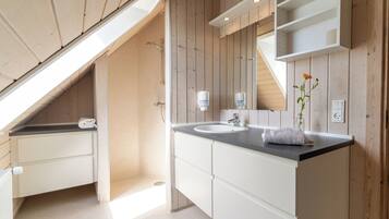 Ferienhaus, 6 Schlafzimmer, barrierearm, Gartenblick | Badezimmer | Seife, Toilettenpapier