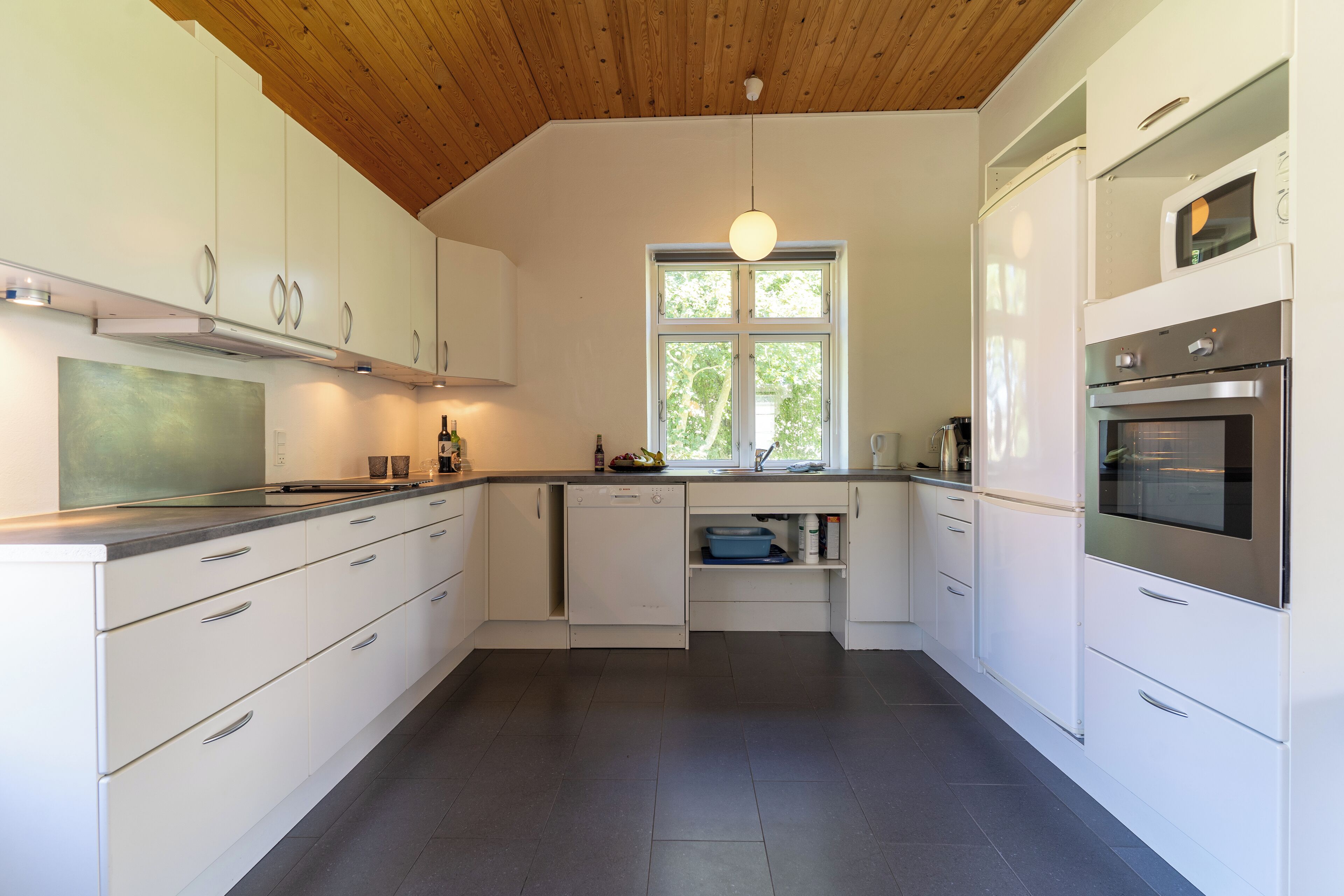 Apartment, 2 Bedrooms, Garden View, Ground Floor | Private kitchen | Full-sized fridge, microwave, oven, stovetop