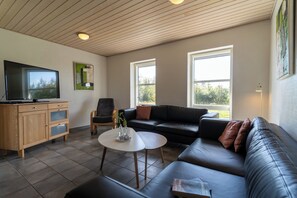 Cottage, 6 Bedrooms, Mobility Accessible, Garden View | Living area