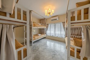 デラックス 共同ドミトリー 禁煙