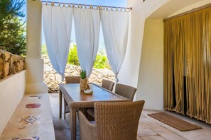 Outdoor dining - Trilocale 102 – Tia Maria Country Inn: Cozy Retreat Near Racale and the Sea (Racale)