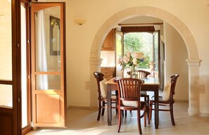 Dining - Idyllic Stone House for Two with Charming Gardens near Taverna (Arkadi)