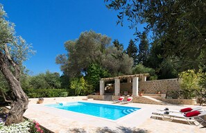 Pool - Idyllic Stone House for Two with Charming Gardens near Taverna (Arkadi)