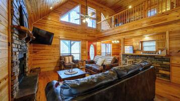 Cabin, Multiple Beds, Hot Tub, Garden View (Kodiak Bear) | Living area