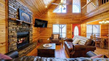 Cabin, Multiple Beds, Hot Tub, Garden View (Kodiak Bear) | Living area