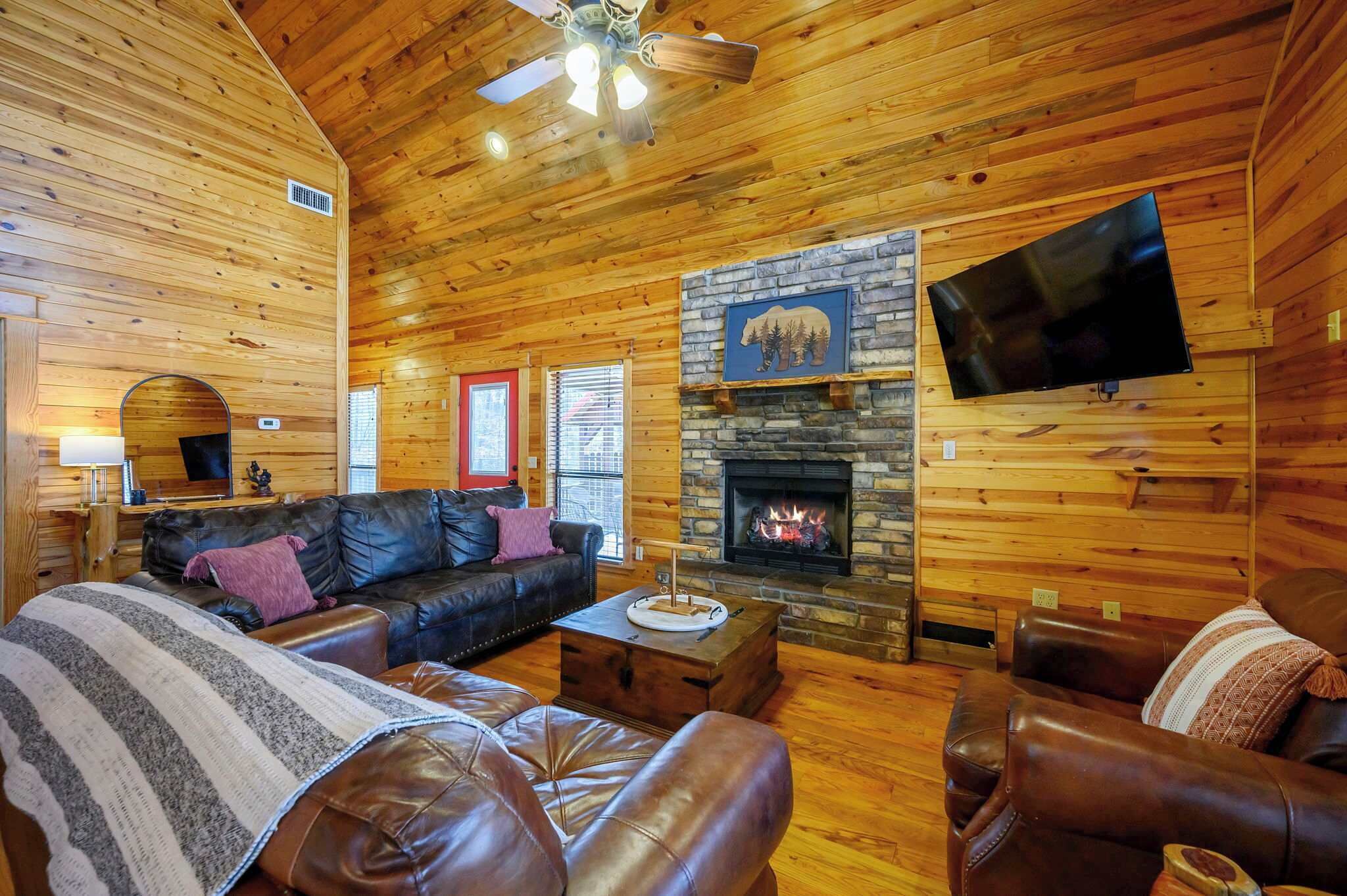Cabin, Multiple Beds, Hot Tub, Garden View (Kodiak Bear) | Living area