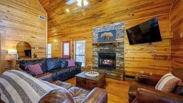Cabin, Multiple Beds, Hot Tub, Garden View (Kodiak Bear) | Living area
